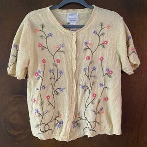 Vintage Christopher & Banks hand embroidered butter yellow button up size Medium